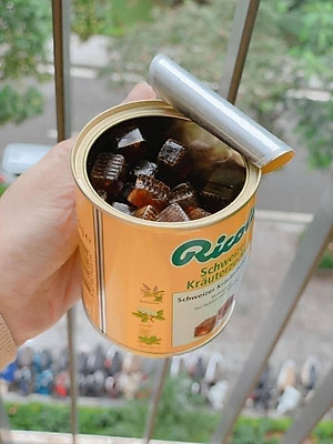Hỗ trợ giảm đau họng Ricola Shweizer Krauterzucker chứa 13 loại thảo mộc đem đến cảm giác dịu nhẹ cổ họng và thơm mát (dạng kẹo) - OZ Slim Store