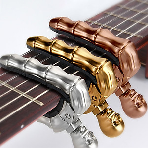 Capo đàn guitar đầu lâu màu ngẫu nhiên