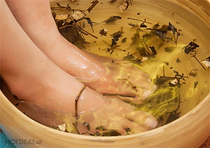 Muối Thảo Dược Ngâm Chân T-Care 600gr (Chứa bốn loại thảo dược và muối khoáng, là phương pháp hỗ trợ trị liệu đông y cổ truyền, chăm sóc toàn diện sức khỏe và đôi chân của bạn)