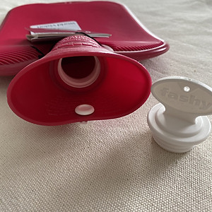 Túi chườm nóng lạnh nhập khẩu 100% từ Đức thương hiệu Fashy dòng cổ điển, tiêu chuẩn chất lượng Châu Âu giúp giảm các cơn đau kỳ kinh nguyệt, đau đầu,... hạ sốt tự nhiên, phù hợp cho người lớn, nhiều màu sắc