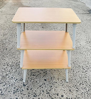 Bàn học gấp gọn mặt gỗ chân nhựa - giao màu ngẫu nhiên