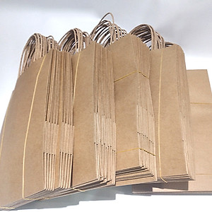 Túi giấy kraft nâu dày giá rẻ cho shop cửa hàng văn phòng phẩm (bán sỉ 10 túi/ 1 xấp).