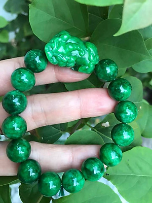 VÒNG TAY ĐÁ CẨM THẠCH TỲ HƯU  SIZE 12MM AC MỆNH MỘC HOẢ ĐEO  MÀU XANH CẨM THẠCH ĐẬM ĐẸP Ạ