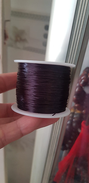 Cuộn Dây Thun CO GIÃN màu Đen xỏ vòng hạt chuỗi Dây này là dây thun chuyên xỏ vòng chuỗi màu Đen, có đủ màu Anh Chị đang đeo chuỗi muốn thay dây khác cho vòng thì đặt cuộn Thun chỉ này nhé