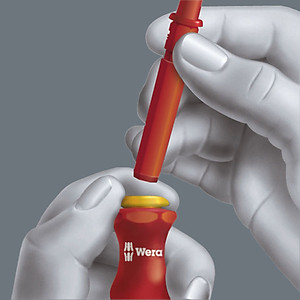 Bộ tua vít cách điện Kraftform Kompakt VDE 17 Universal 1 gồm 4 cạnh, dẹp, hoa thị  các đầu vít thay đổi được gồm 17 chiếc Wera 05006611001