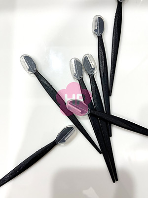 Dao Cạo Lông Mày Cán Dài Kai Groom 38531-HC1161