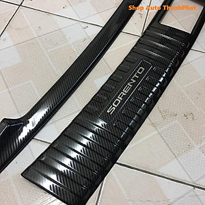 Ốp cốp Carbon Kia Sorento 2021 chất liệu cao cấp, chống trầy xước cốp
