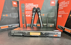 Micro Không Dây KMC 9 - Tích Hợp,Dò Sóng - Tăng Giảm Âm Lượng - Hút Giong,Hát Nhẹ,Giọng Mềm,Chống Hú Tốt - Chuyên Karaoke Gia Đình - Hàng Nhập Khẩu