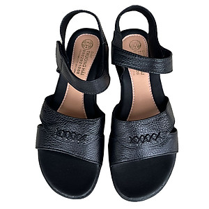 Giày sandal nữ đế bằng 4cm da bò thật màu đen Trường hải SD135