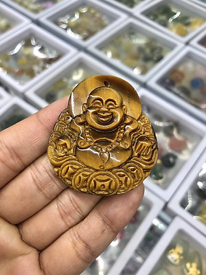 Mặt dây chuyền phật Di Lặc ngồi trên xâu tiền phong thủy đá mắt hổ