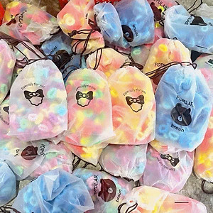 Túi Chun Cột Tóc Vải Mix Màu Kèm Túi Rút Gấu Nâu Xinh Xắn Cho Bé Gái