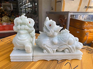 Cặp Tỳ Hưu phong thủy tài lộc đá cẩm thạch trắng xanh có đế - Dài 20 cm