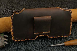 Bao Da Đeo Lưng cho điện thoại 14 pro max, 13 pro max, 12 pro max, 14 plus Da Sáp nâu đất