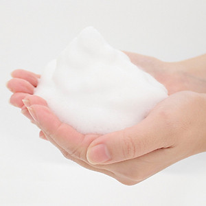 Sữa Rửa Mặt Sạch Sâu Chiết Xuất Than Hoạt Tính Clarista Tokyo Charcoal Facial Foam (130 G)