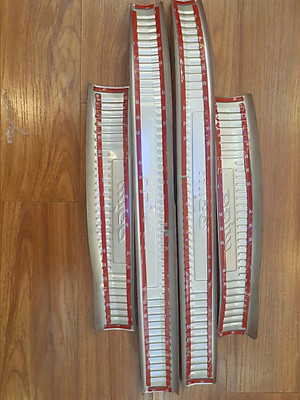 Bộ Ốp bậc cửa, Nẹp bước chân INOX dành cho xe Toyota Wigo - Bên trong