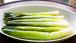 Bộ 2 Gói Hạt Giống Tỏi Tây Barô Hành Phú Nông PN130557 (2g / Gói)