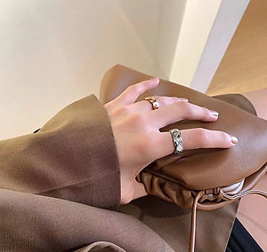 Nhẫn nam nữ titan khắc chéo phong cách 