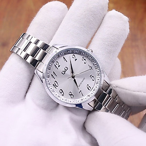 Đồng Hồ Đeo Tay Nữ Chính Hãng Q&Q - QC07J204Y - Thiết Kế Mặt Tròn Đính Đá