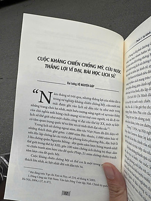 ĐẠI THẮNG MÙA XUÂN 1975 - Bản Hùng Ca Chiến Thắng Thời Đại Hồ Chí Minh - NXB Chính Trị Quốc Gia Sự Thật