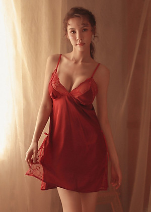 Váy ngủ lụa 2 dây phối ren xẻ tà 2 bên sexy tặng kèm chip ren ĐỦ MÀU ĐỦ SIZE