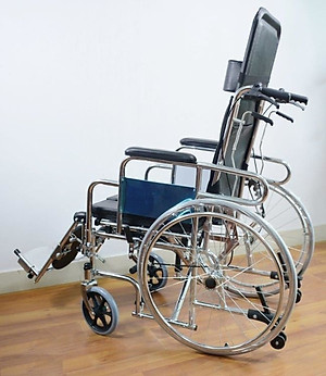 Xe lăn cao cấp đa năng Lucass X607 ngả nằm có bô, thắng và 2 bánh xe chống lật 