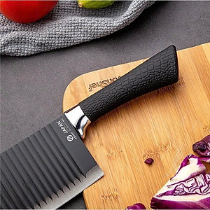 Dao bếp Nhật thiết kế gợn sóng giảm tiếp xúc với thực phẩm , chống dính ,không rỉ , sắc bén cán dao bọc cao su êm ái chống trơn trượt khi cầm 