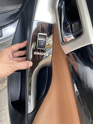 Bộ ốp nội thất dành cho Toyota Innova 2017 - 2020 mẫu titan