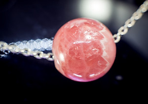 Vòng tay phong thủy Thạch anh dâu tây mix đá Đào hoa cho mạng Hỏa - Thổ, đá thiên nhiên AAAA