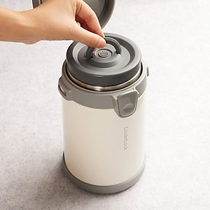 Bộ Hộp Cơm Giữ Nhiệt Lock&Lock Easy Carry 2L LHC8039 Có Túi (1 Hộp 720ml, 2 Hộp 420ml Kèm 1 Bộ Muỗng Và Nĩa)