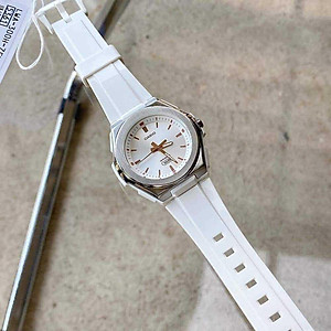 Đồng Hồ Nữ Dây Nhựa Casio Standard LWA-300H-7EVDF Chính Hãng - LWA-300H-7E Gờ Kim Loại