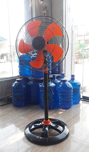 Quạt đứng 4.5 tấc SENKO DCN1806 - Màu ngẫu nhiên - Hàng chính hãng