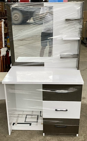 Bàn trang điểm giá rẻ chất lượng tốt bao gồm ghế ngồi