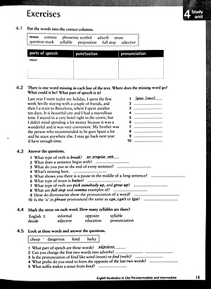 English Vocabulary in Use: Pre-Intermediate and Intermediate Book with Answers: Vocabulary Reference and Practice (Kèm CD)