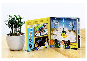 Sách Tương Tác - Sách Chuyển Động - First Explorers - Astronauts - Nhà Du Hành Vũ Trụ