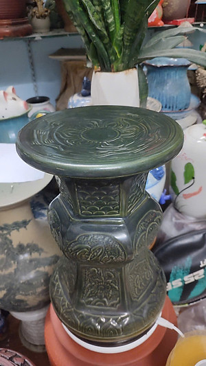 01 chiếc đôn gốm Bát Tràng