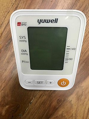 Máy đo huyết áp bắp tay Yuwell YE650D đọc kết quả bằng giọng nói