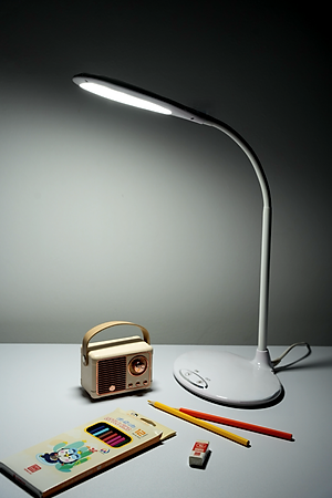 Đèn bàn học Rạng Đông đèn bàn LED cảm ứng Model RD-RL-21.LED