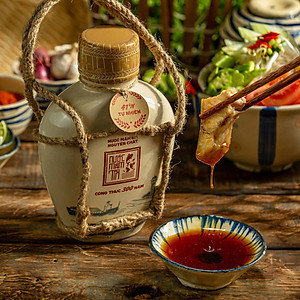 Đặc Sản Phan Thiết - Nước Mắm Tĩn Cá Cơm Than Nhãn Xưa 41N ( Tĩn Gốm 500Ml) Sánh Đặc Thịt Cá, Không Chất Bảo Quản