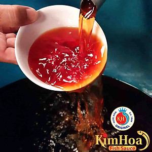 Nước mắm cốt Kim Hoa Phú Quốc 43 đạm chai nhựa 1 lít