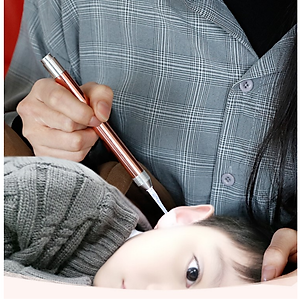 Cây lấy ráy tai có đèn soi phù hợp cho mọi lứa tuổi