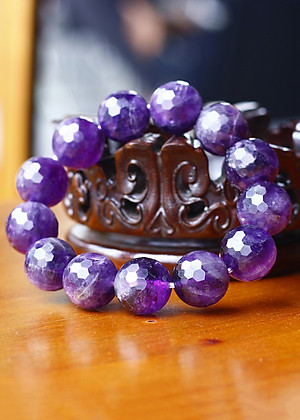 Vòng thạch anh tím hạt đa giác size 16mm mệnh hỏa. thổ - Ngọc Quý Gemstones