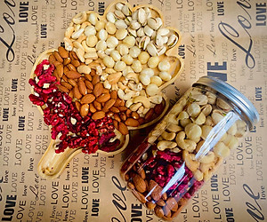 Mix hạt dinh dưỡng ăn liền - Hạt dẻ cười, hạt macca, hạt điều rang mộc, hạnh nhân rang mộc và óc chó đỏ / đóng gói 500gram