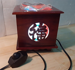 Đèn xông tinh dầu gỗ Hình vuông Chữ Phúc -gỗ hương- Tặng kèm 1 bóng đèn