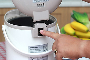 Bình Thủy Điện Panasonic NC-EG3000CSY - Xuất xứ Thái Lan - Dung tích 3L - Công suất 700W - Ruột bình phủ carbon hạt nổi - Chức năng hẹn giờ và tẩy cặn - Bảo Hành 12 Tháng - Hàng Chính Hãng