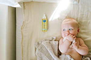 Dầu Massage Cho Trẻ Sơ Sinh Và Em Bé Mustela (100ml)