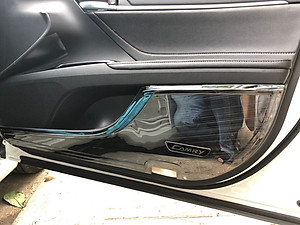 Bộ ốp Titan chống trầy xước Tapli, Táp li dành cho xe Toyota Camry 2019-2020