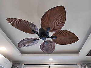 Quạt trần có đèn trang trí cánh lá, đẹp và sang trọng, rất mát kèm điều khiển từ xa