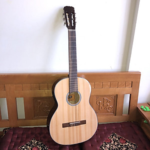Đàn guitar classic model DVE70CX có EQ 7545R cho ra âm thanh tốt dành cho bạn mới tập