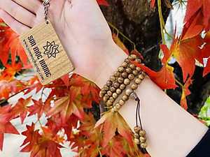 Vòng tay trầm hương tràng 108 hạt Tốc SƠN MỘC HƯƠNG tặng 1 mốc khóa SMH