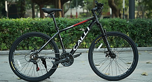 Xe đạp thể thao CALLI 1600 Pro Khung hợp kim nhôm cao cấp, có 2 kích cỡ lựa chọn phù hợp với người cao 1m44 trở lên